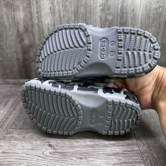 CROCS Classic Camo Infant size 9 Black Grey Clogs - Picture 7 of 8